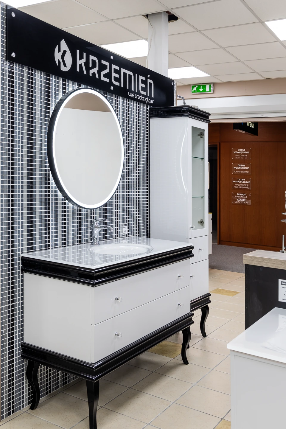 wyprzedażowa ekspozycja produktów firmy krzemien 