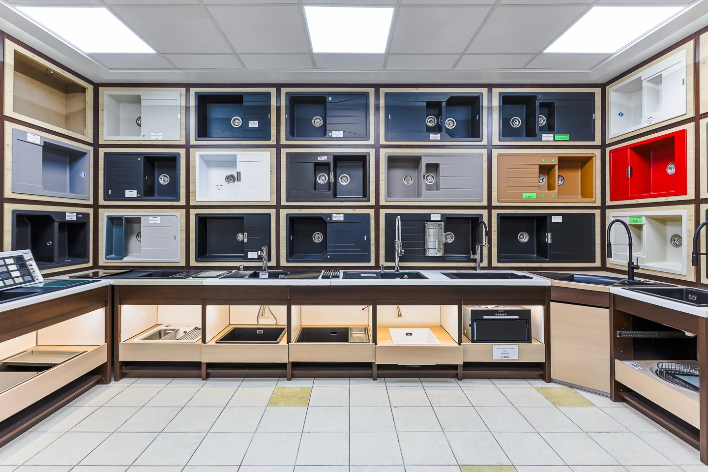 sciana z ekspozycją zlewozmywaków